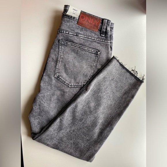 🆕NWT ONLY Emily High Waisted Black Acid Jeans with Raw Hem in Size 29 - Picture 2 of 14